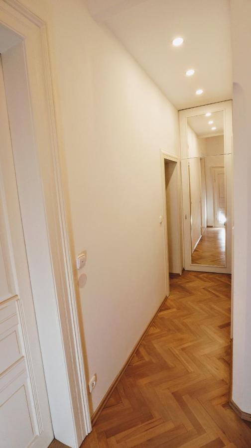 Kwatera prywatna & Parking Assistance Praga