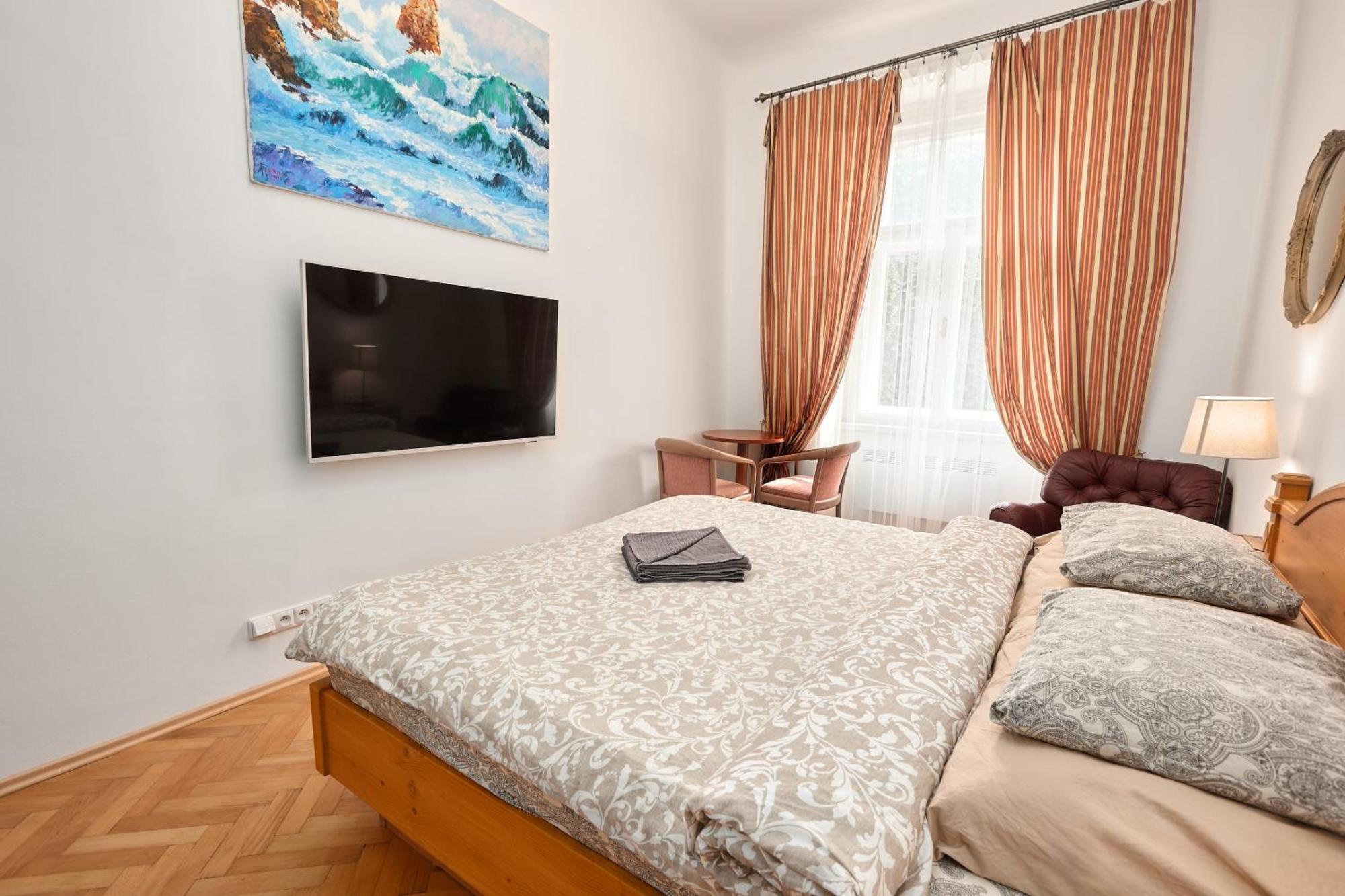& Parking Assistance Kwatera prywatna Praga